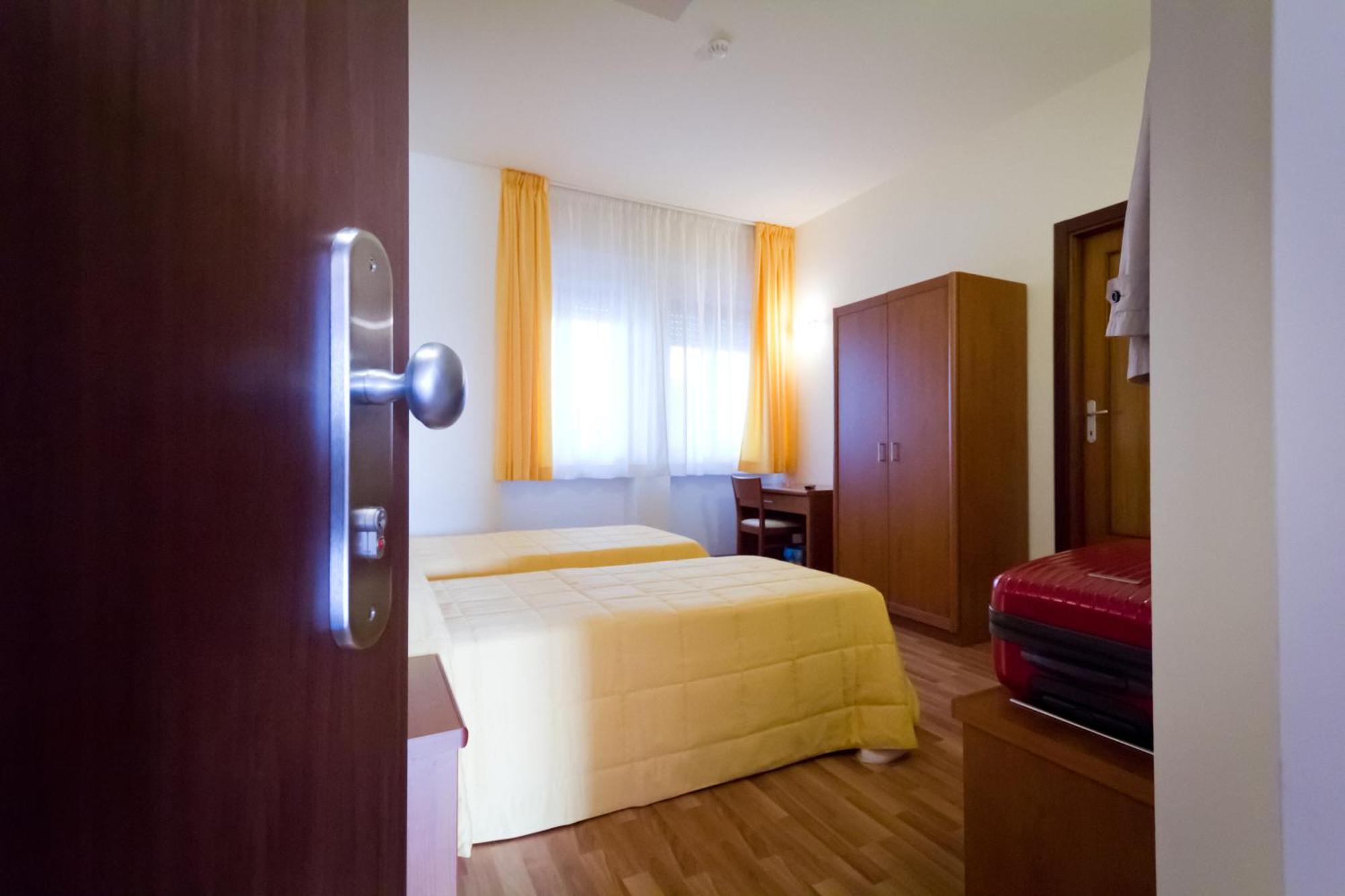 Hotel Donnini Асизи Екстериор снимка