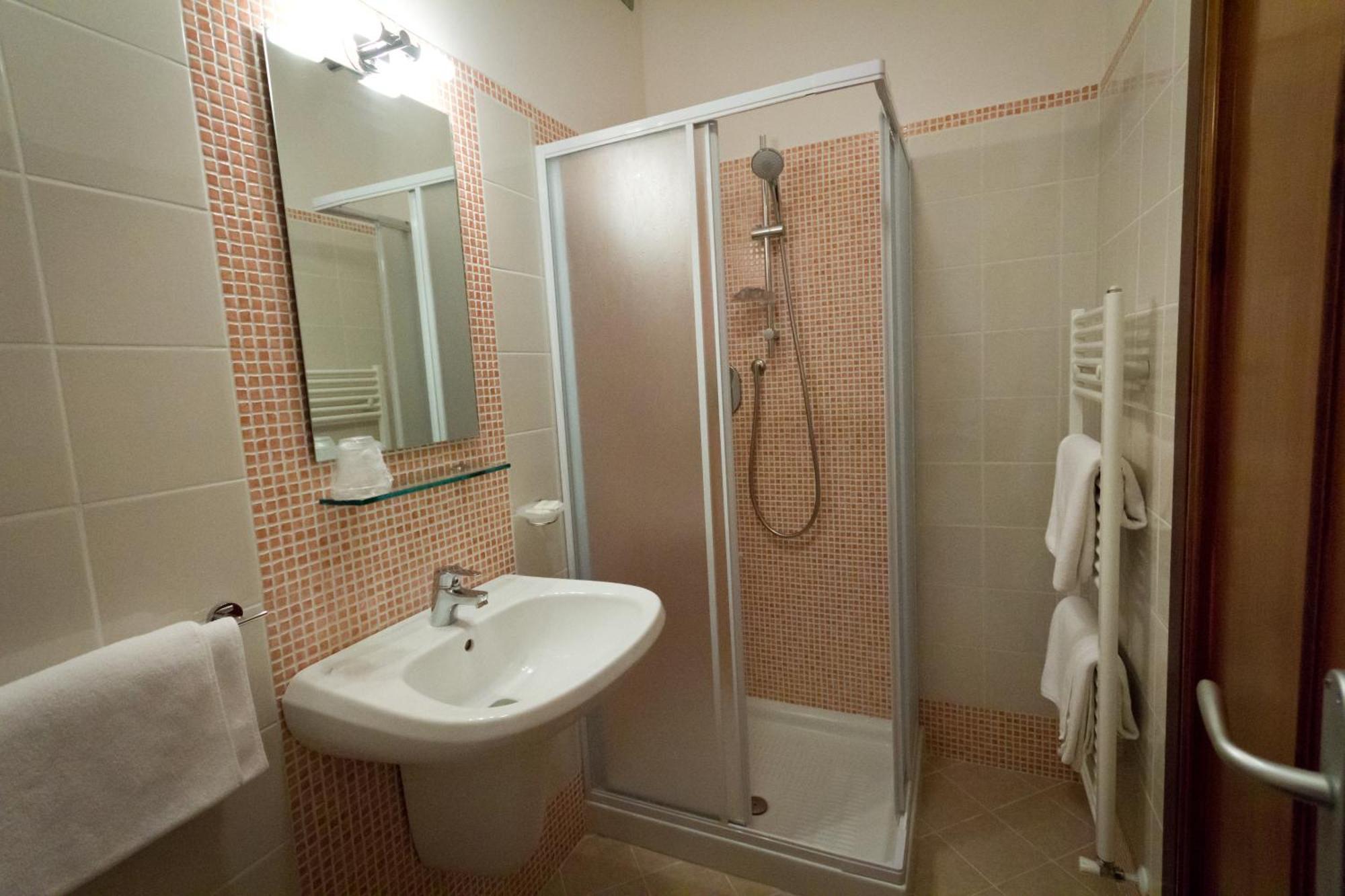 Hotel Donnini Асизи Екстериор снимка