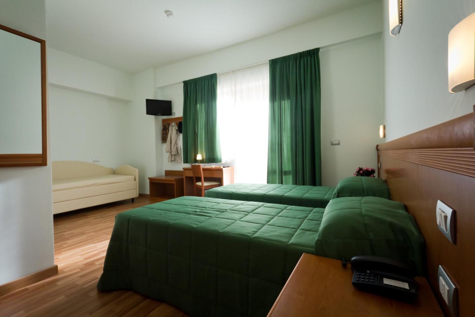 Hotel Donnini Асизи Екстериор снимка