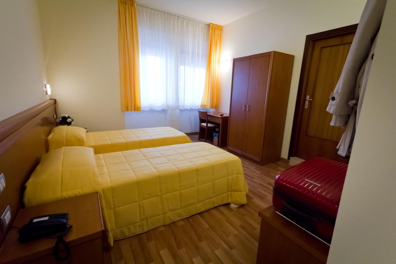 Hotel Donnini Асизи Екстериор снимка